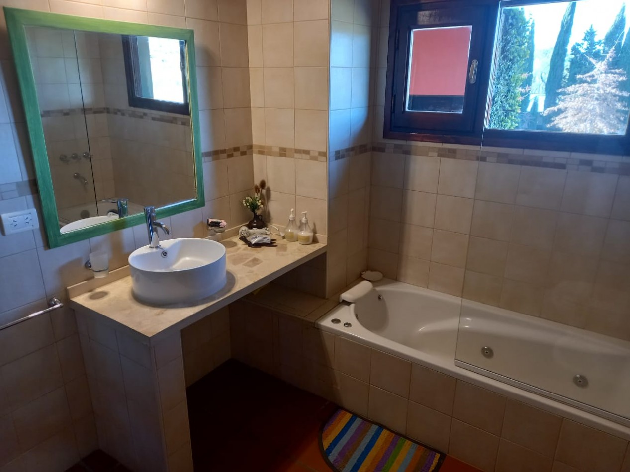 HERMOSISIMA FRACCION EN TANDIL,PARAJE LA ELENA, CON DOS CABANAS Y PISCINA