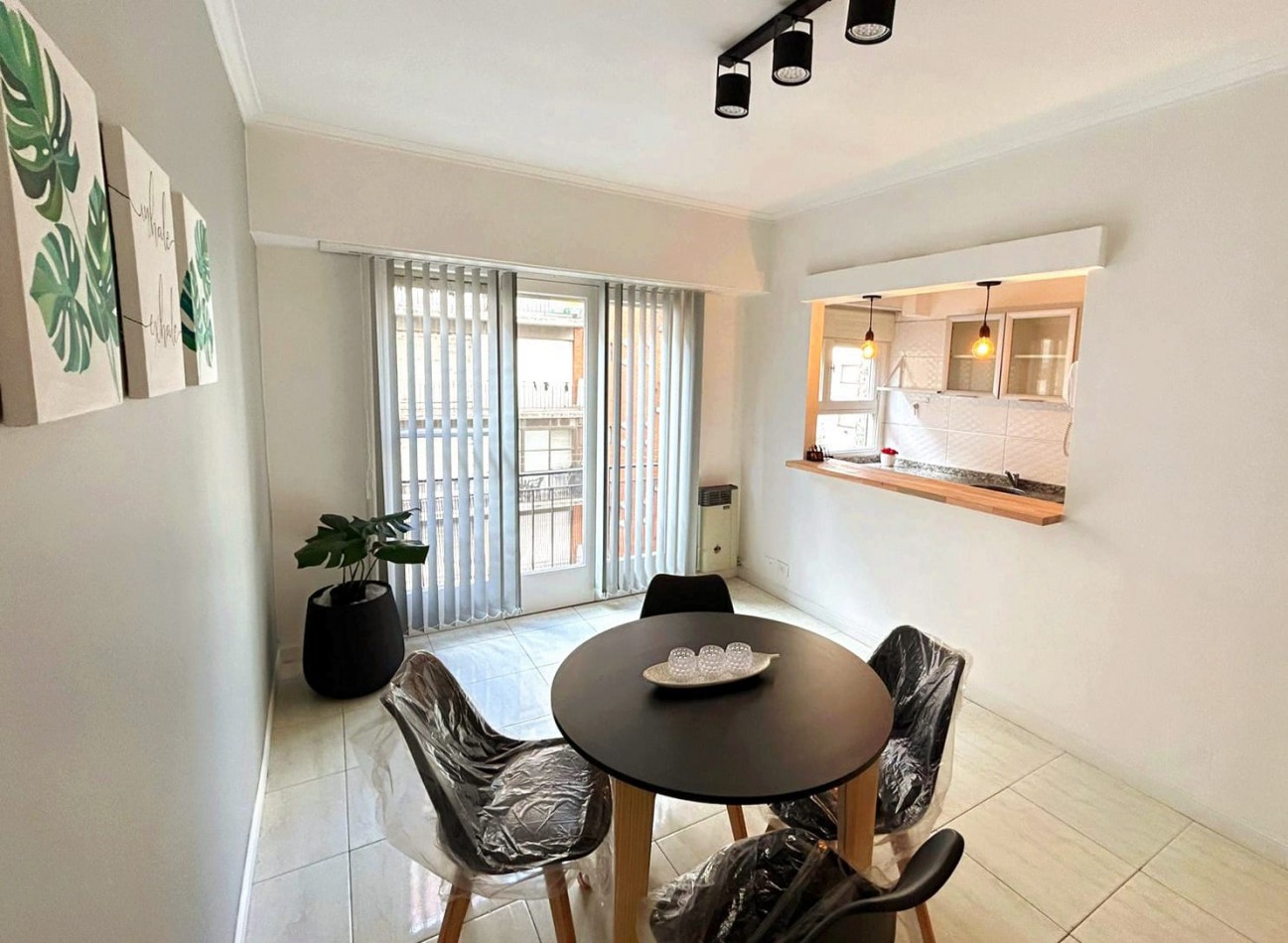 2 AMB.EXTERNO.BALCON FRANCES, AMOBLADO Y EQUIPADO.