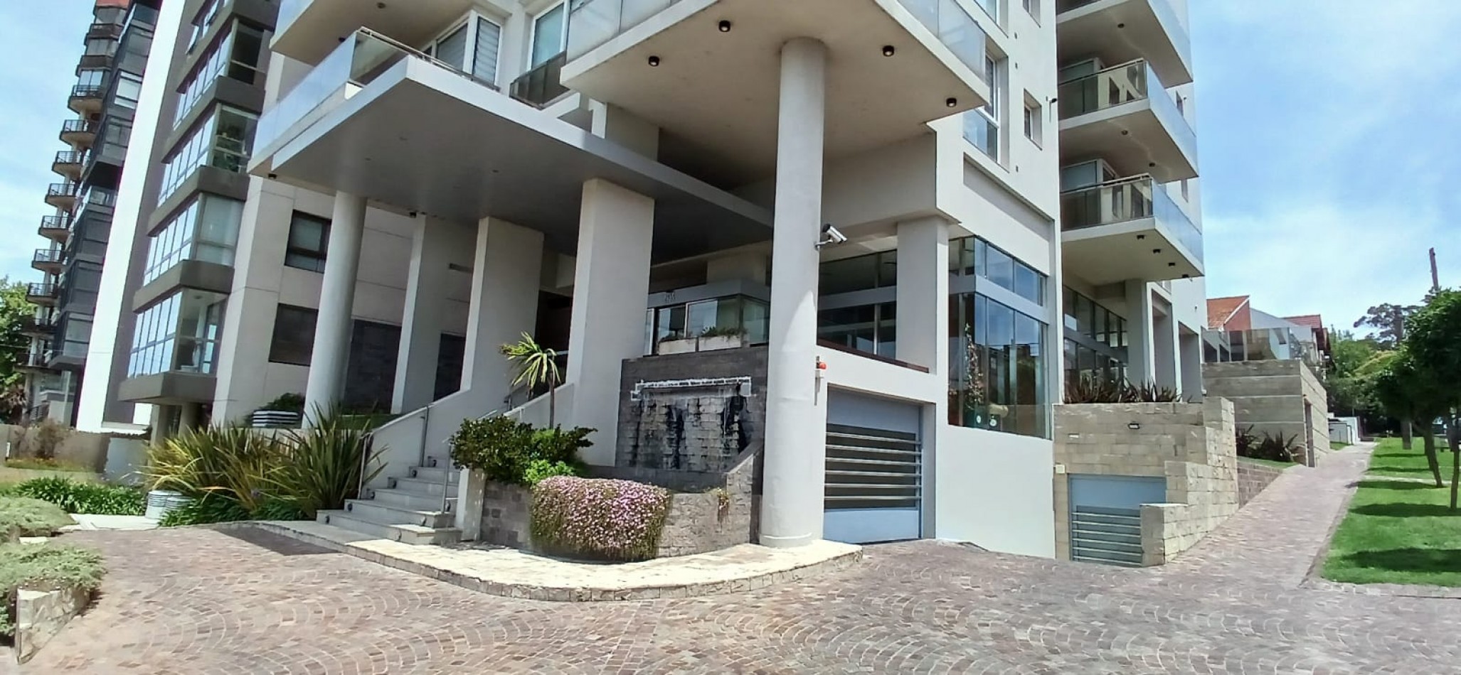 SOBERBIO SEMIPISO 2 AMB.COCHERA Y BAULERA. VISTA AL MAR,AMENITIES. MARAL 54.