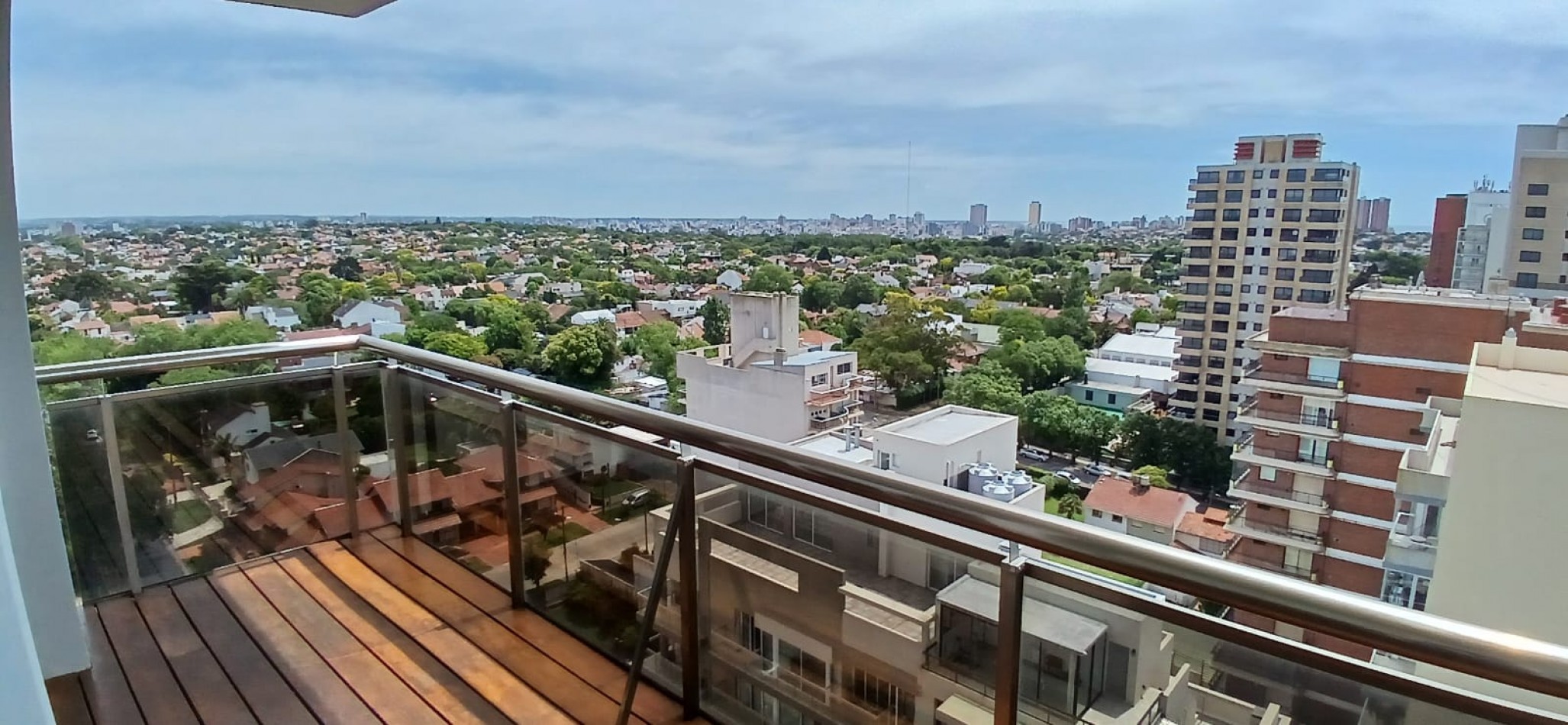 SOBERBIO SEMIPISO 2 AMB.COCHERA Y BAULERA. VISTA AL MAR,AMENITIES. MARAL 54.