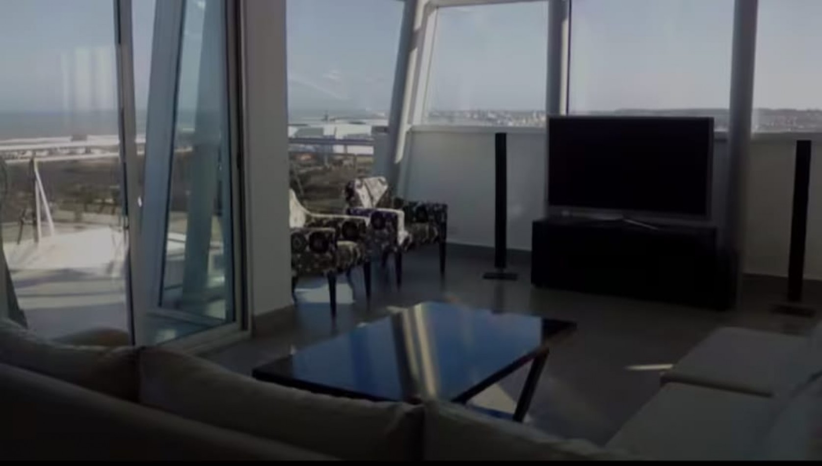 SOBERBIO SEMIPISO 2 AMB.COCHERA Y BAULERA. VISTA AL MAR,AMENITIES. MARAL 54.