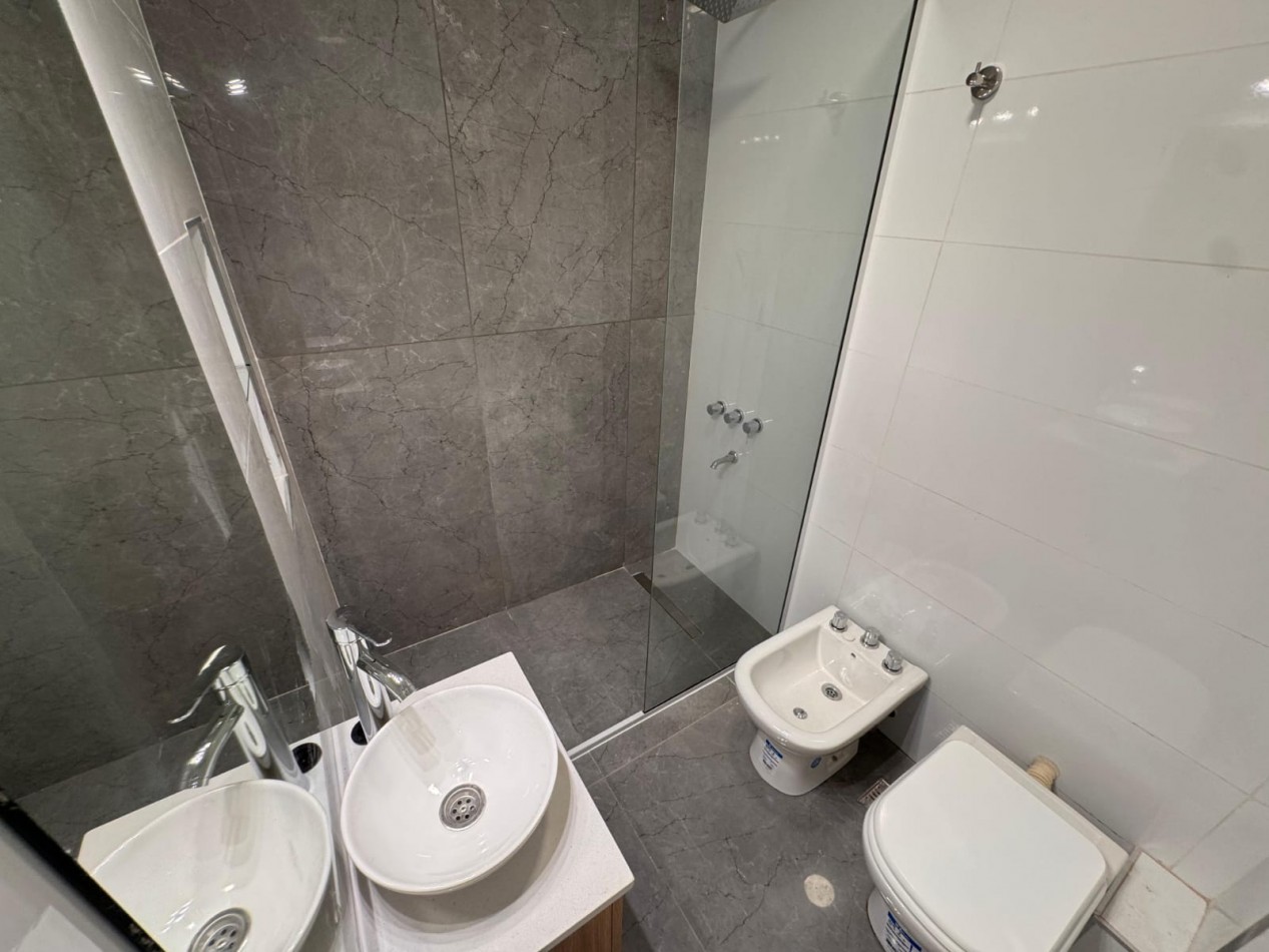 DOS AMBIENTES CON DEPCIA. EXTERNOS CON BALCON, A NUEVO.