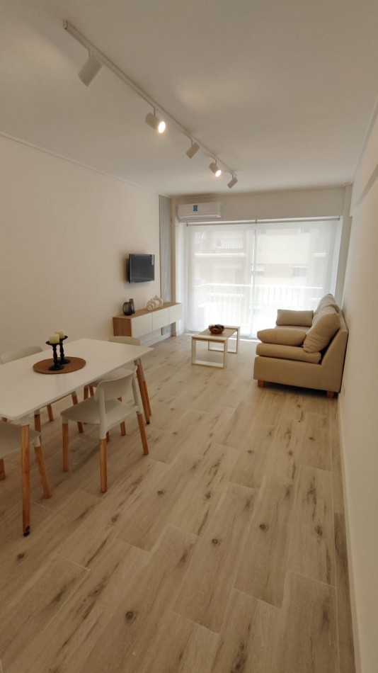 DOS AMBIENTES CON DEPCIA. EXTERNOS CON BALCON, A NUEVO.