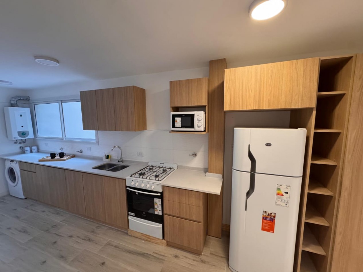 DOS AMBIENTES CON DEPCIA. EXTERNOS CON BALCON, A NUEVO.