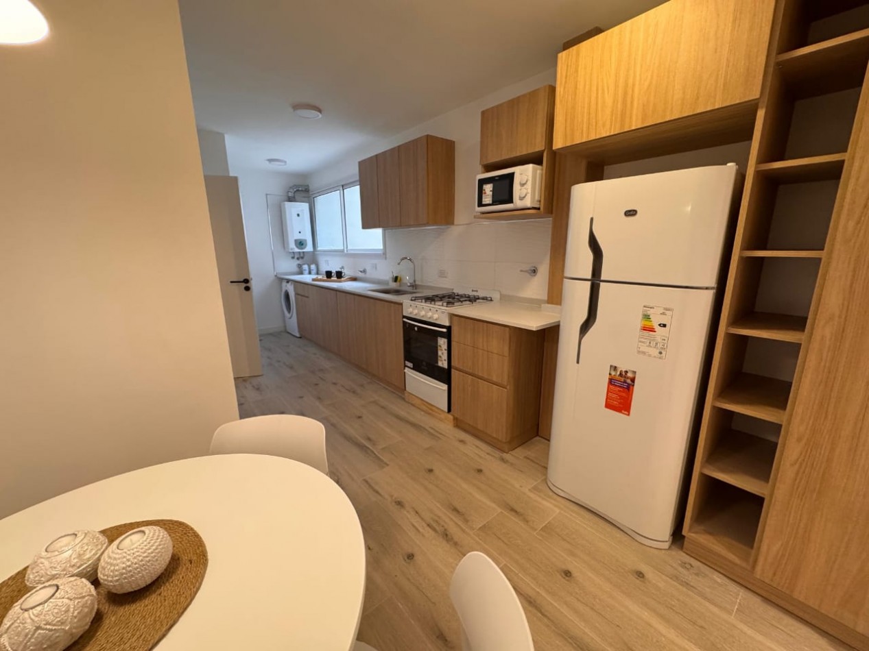 DOS AMBIENTES CON DEPCIA. EXTERNOS CON BALCON, A NUEVO.