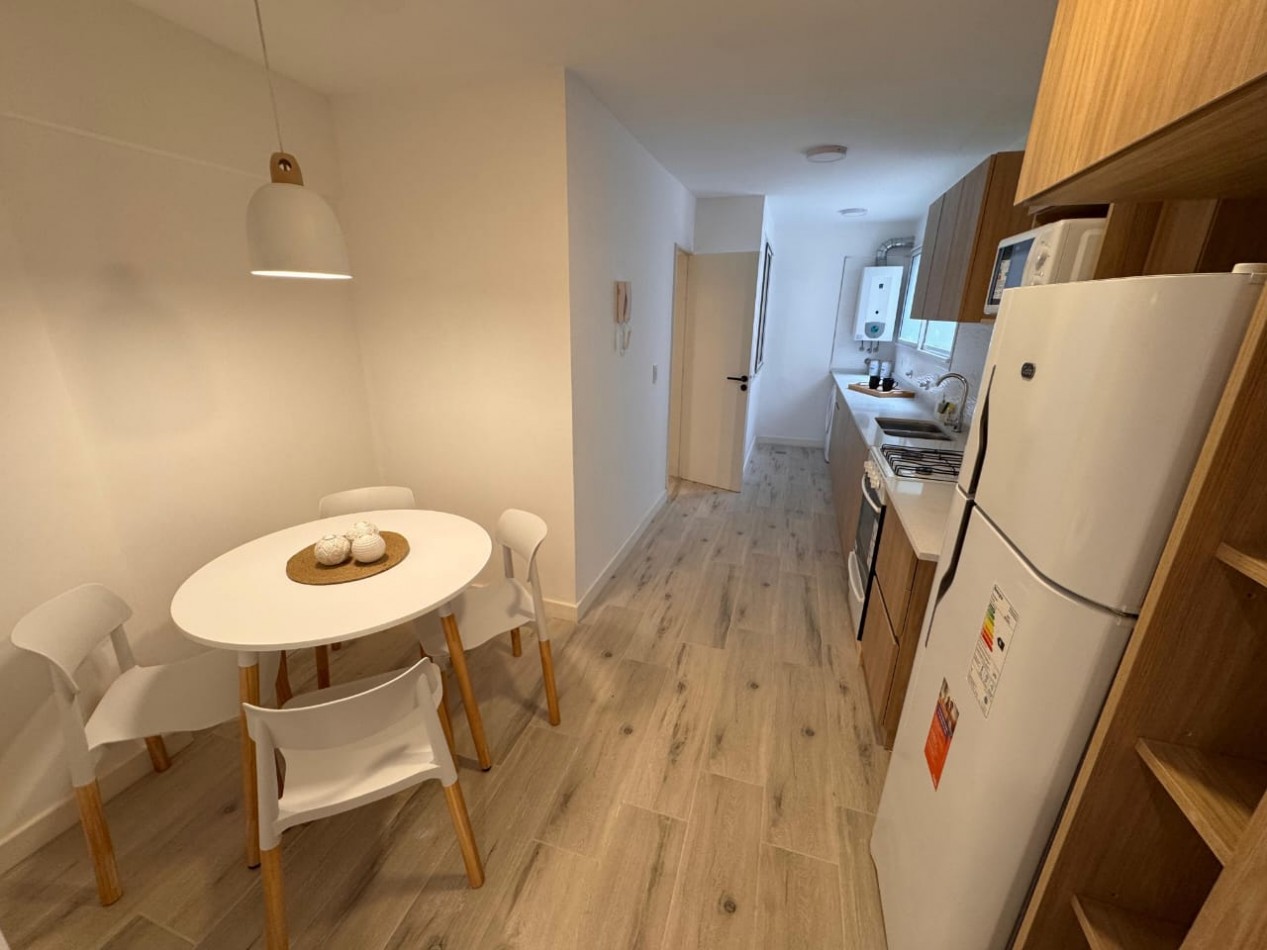 DOS AMBIENTES CON DEPCIA. EXTERNOS CON BALCON, A NUEVO.