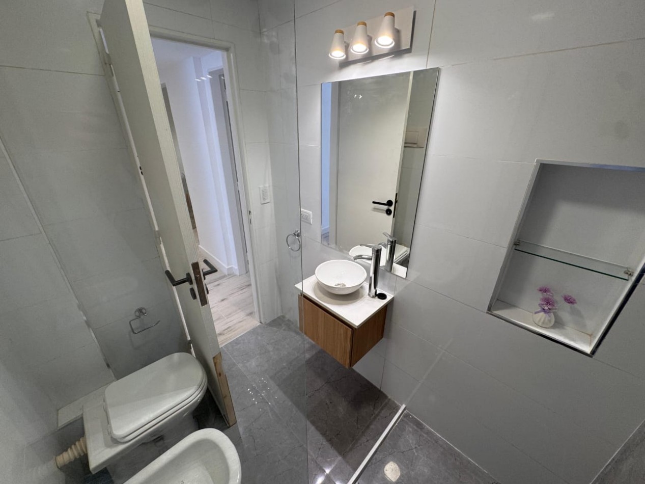 DOS AMBIENTES CON DEPCIA. EXTERNOS CON BALCON, A NUEVO.