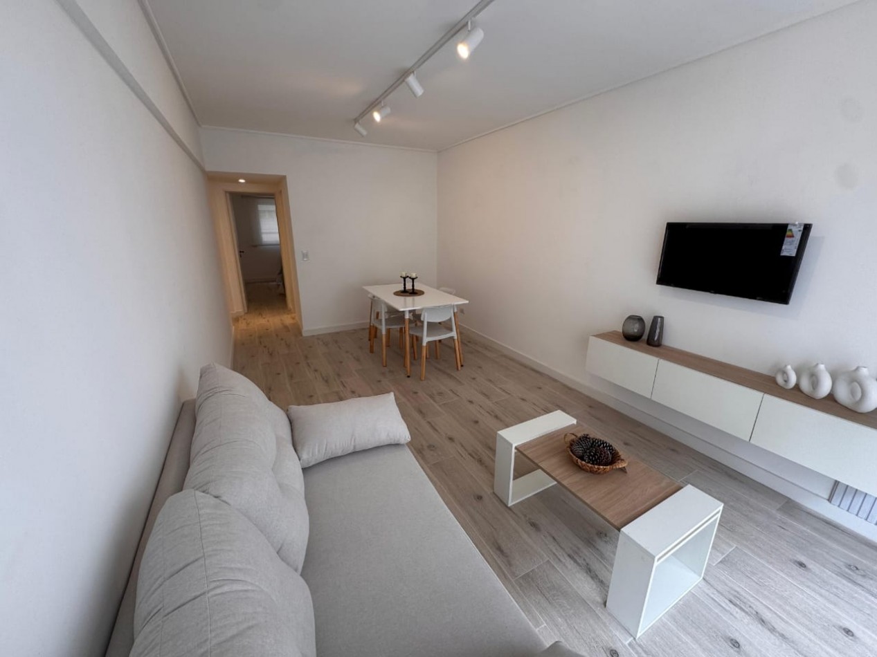 DOS AMBIENTES CON DEPCIA. EXTERNOS CON BALCON, A NUEVO.