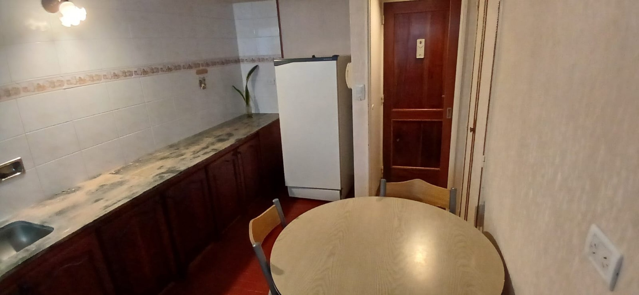 ALQUILER 24 MESES. 3 AMB.COCHERA, ALGUNOS MUEBLES.