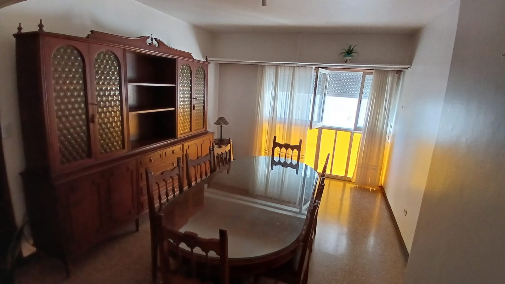 ALQUILER 24 MESES. 3 AMB.COCHERA, ALGUNOS MUEBLES.