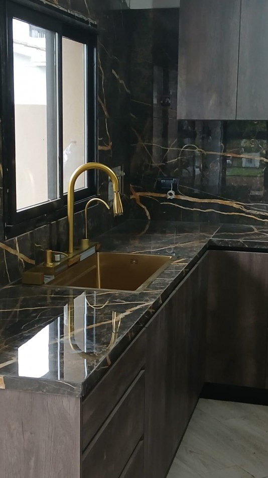 A ESTRENAR DUPLEX 4 AMB.JARDIN.ENTRADA DE AUTO.LOS PINARES.