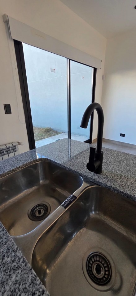 CHALET PH A ESTRENAR, 3 AMB.MAS ESCRITORIO.APTO CREDITO. PUNTA MOGOTES.