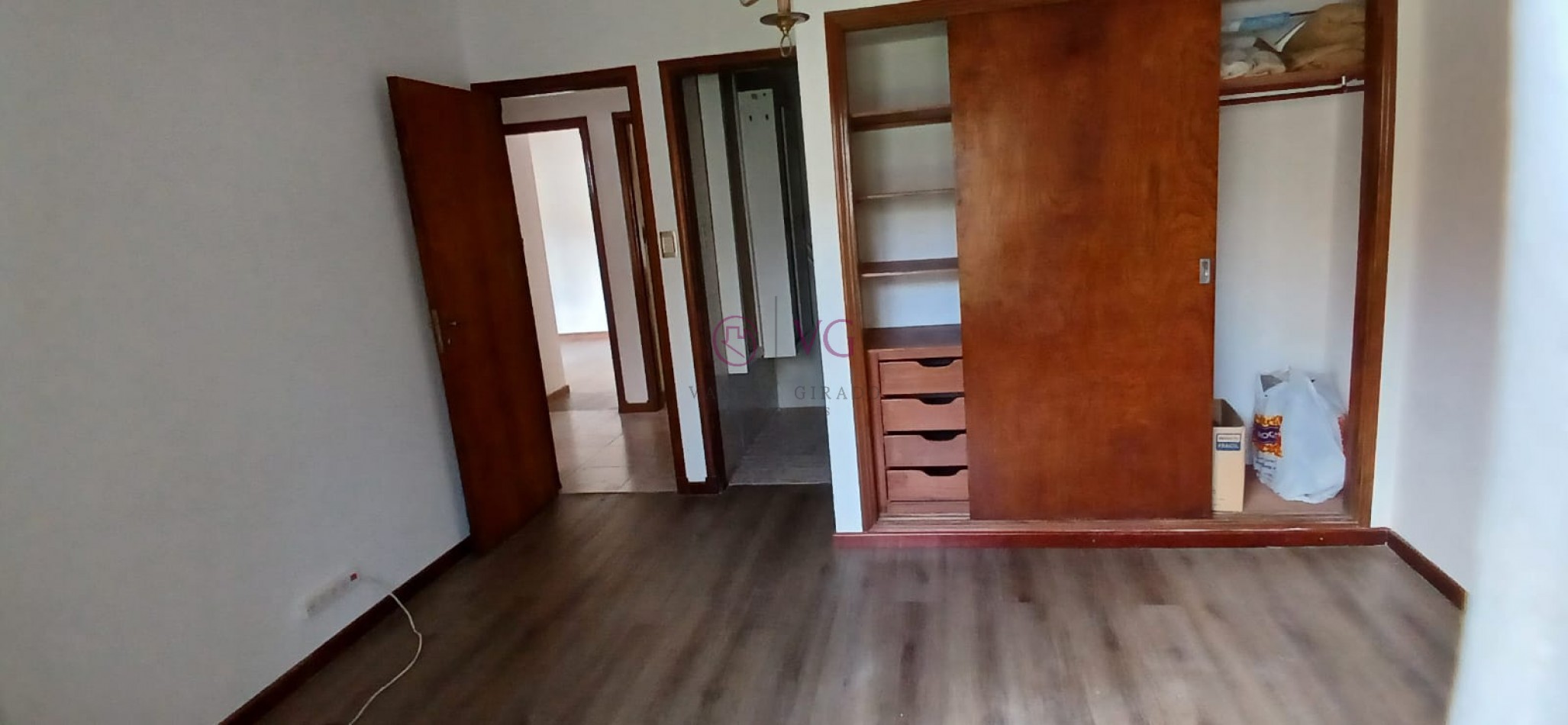 CHALET 4 AMB.GGE, JARDIN.BARRIO CONSTITUCION.