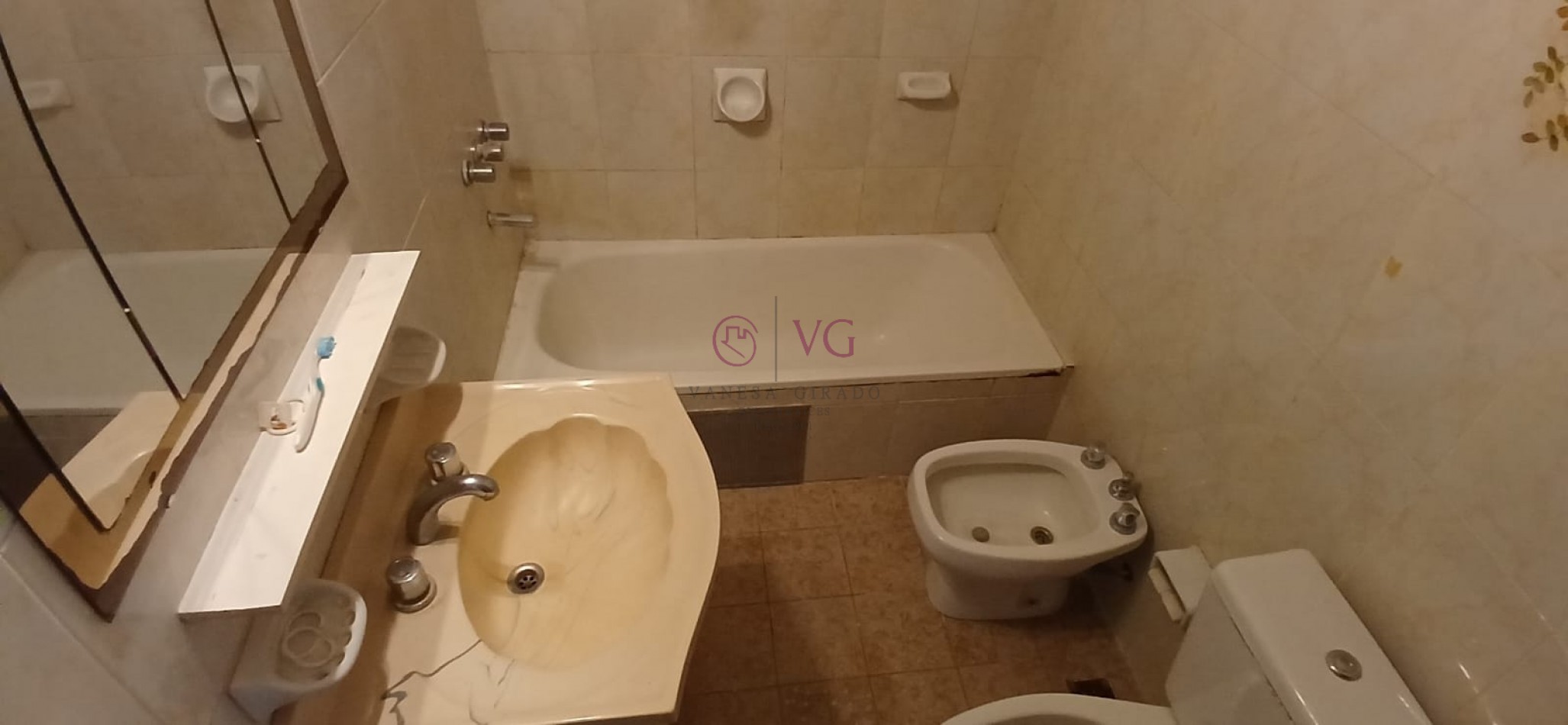 CHALET 4 AMB.GGE, JARDIN.BARRIO CONSTITUCION.