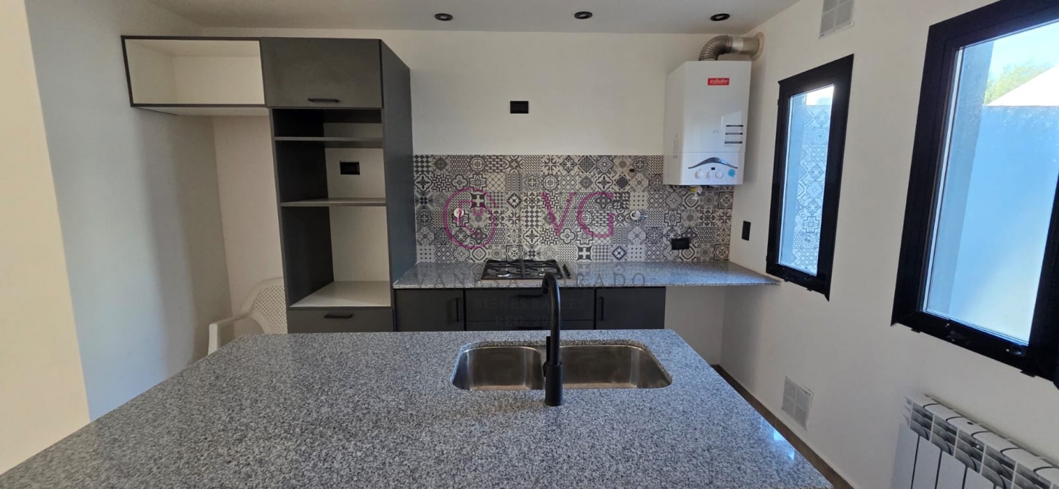 CHALET PH A ESTRENAR, 3 AMB.MAS ESCRITORIO.APTO CREDITO. PUNTA MOGOTES.